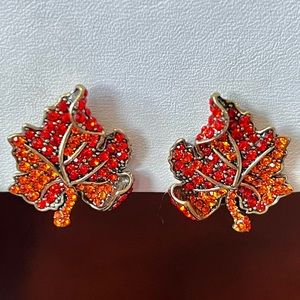 Heidi Daus CLIP 🆕 “Lavish 🍁 Leaf” Swarovski crystals earrings